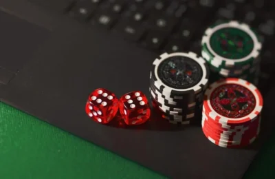 Where to locate online casino licensing information?