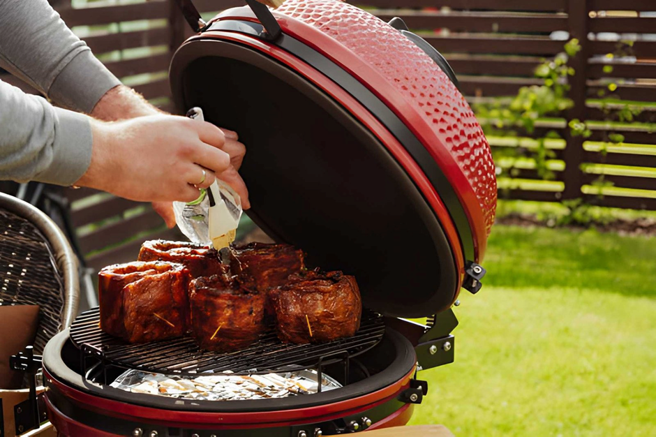 A Few Reasons to Include a Ceramic Egg Grill for the Outdoor Kitchen